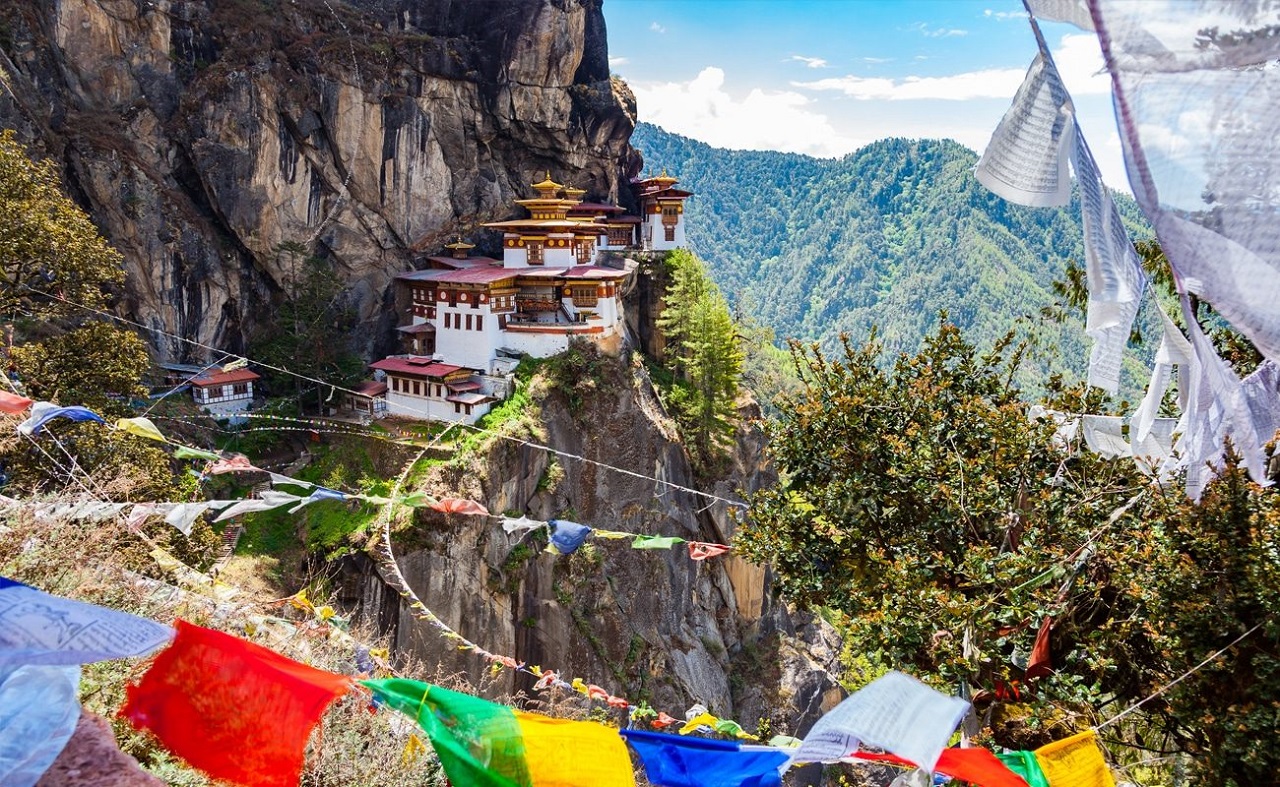 HÀNH TRÌNH ĐẶC BIỆT CHARTER BAY THẲNG TỚI BHUTAN DỊP LỄ 30.4 -1.5 BHUTAN NƠI HẠNH PHÚC ĐƯỢC ĐỊNH NGHĨA BẰNG NHỮNG ĐIỀU GIẢN DỊ NHẤT TOUR 5 NGÀY 4 ĐÊM TỪ HÀ NỘI (SUMMIT TRAVEL)